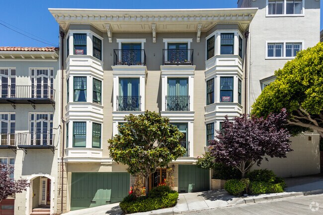 Alt. Afuera - 1170-1180 Green St