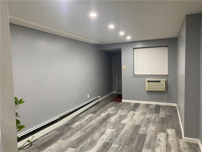 Foto del edificio - 1208 E 73rd St