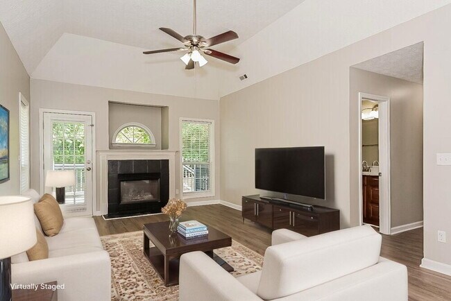 Foto del edificio - 388 Jasmine Dr