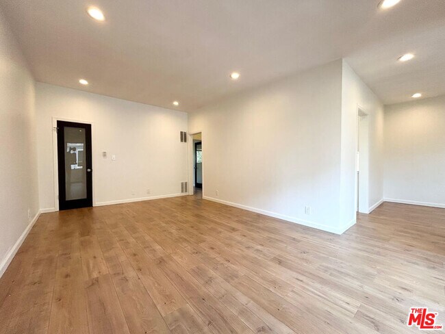 Foto del edificio - 1148 N Formosa Ave