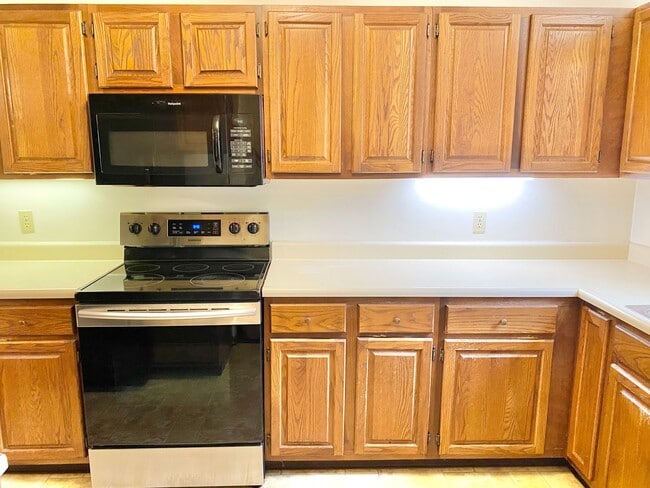 Building Photo - 2 Bedroom Condo in Williston VT Available ...