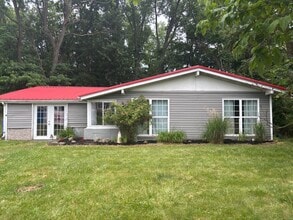 Building Photo - 584 Cedardale Dr