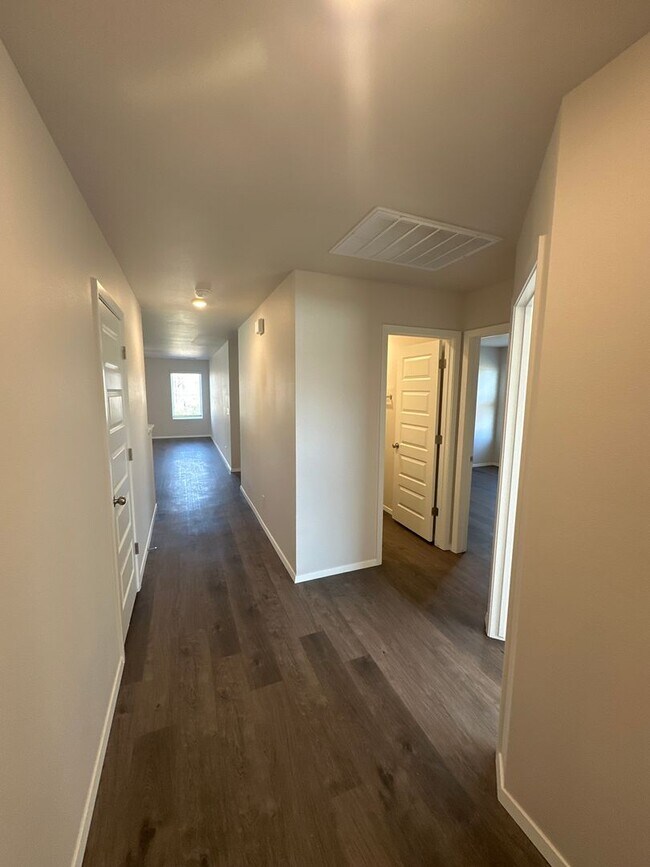 Building Photo - BRAND NEW Three Bedroom | Two Bathroom Home in Broken Arrow