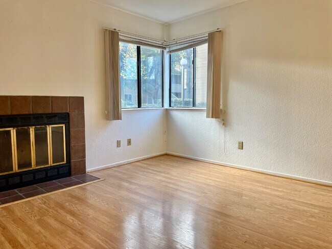 Foto del edificio - 1661 Pyrenees Ave