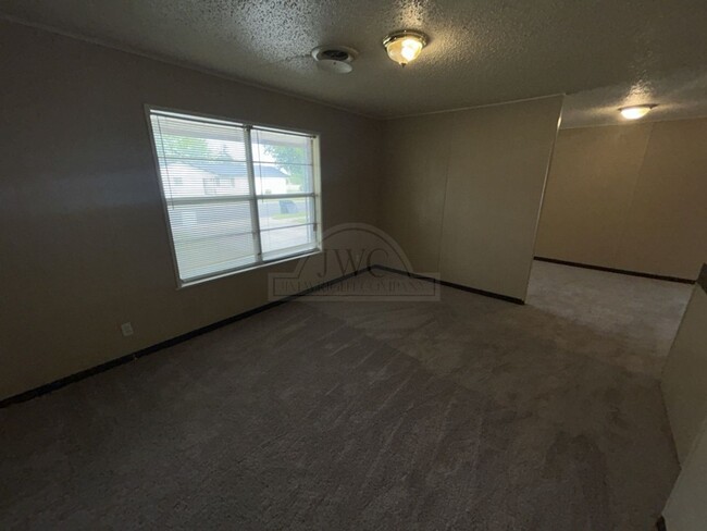 Building Photo - 1302 Becker Dr