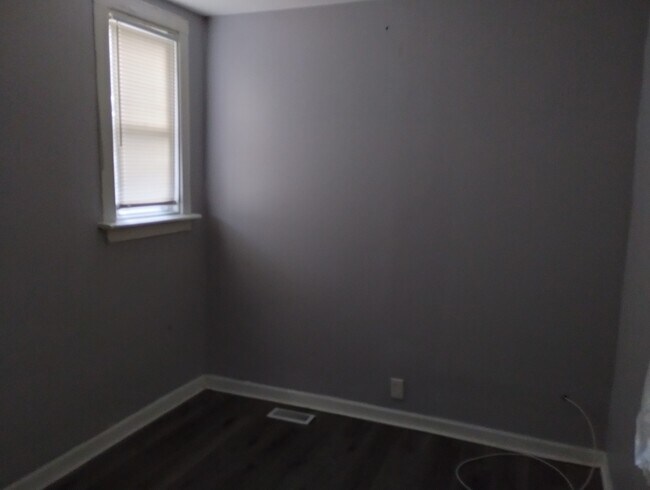 Building Photo - 8031 S Burnham Ave