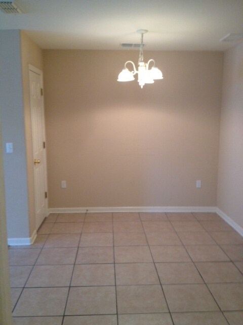 Foto del edificio - Townhouse for rent in Camelot