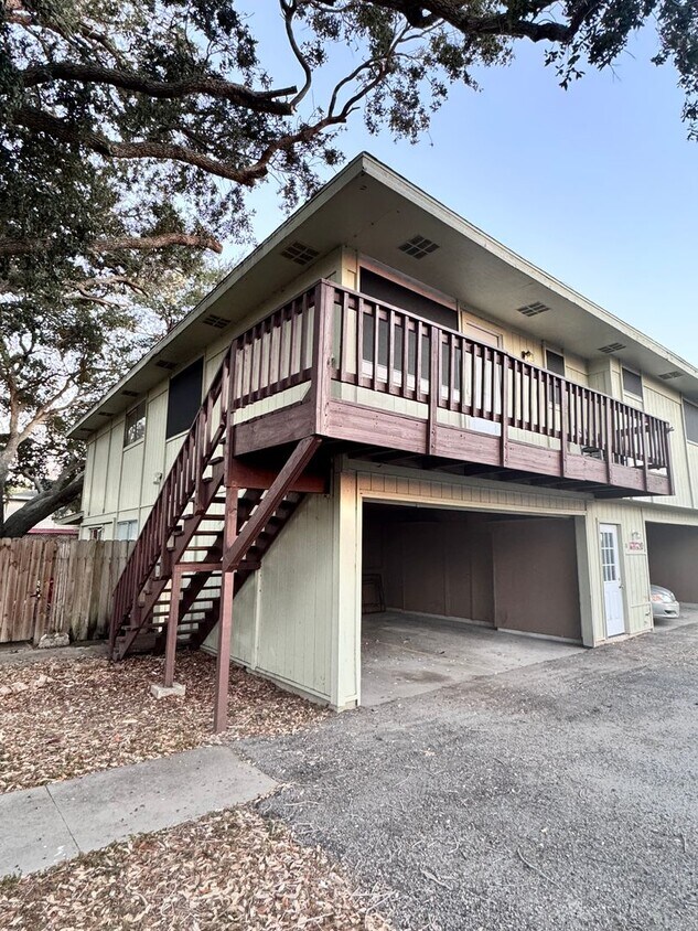 Foto principal - SECOND STORY CONDO WITH BILLS PAID