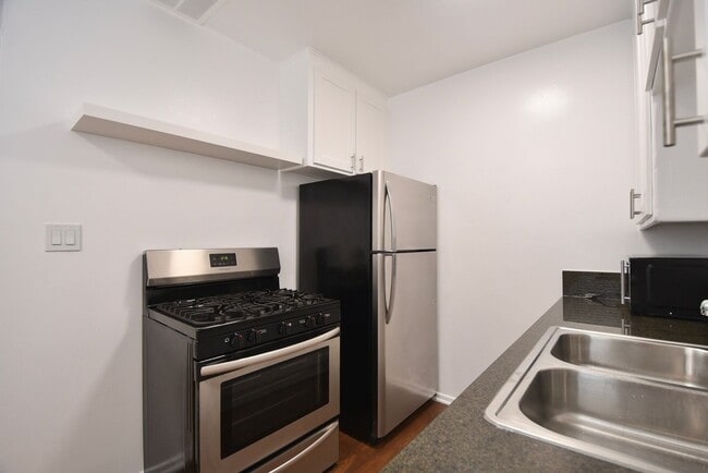 Building Photo - 1422 Gordon St