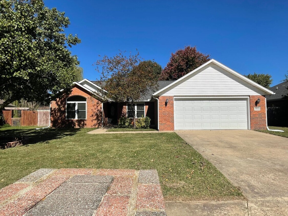 Foto principal - 3 Bedroom/2 Bathroom In Bentonville!!!