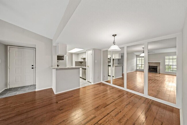 Building Photo - 14911 Wunderlich Dr