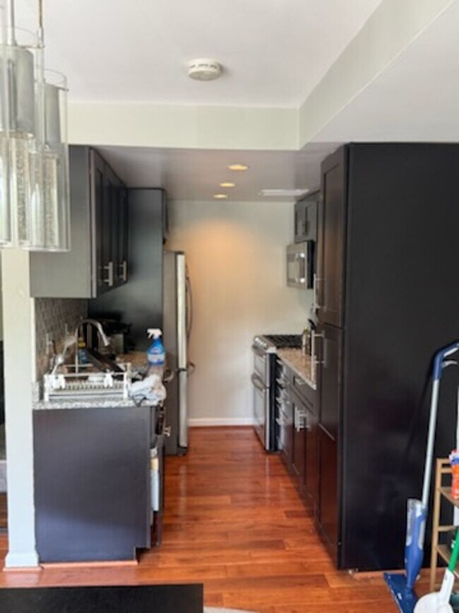 Foto del edificio - 4114 Davis Pl NW