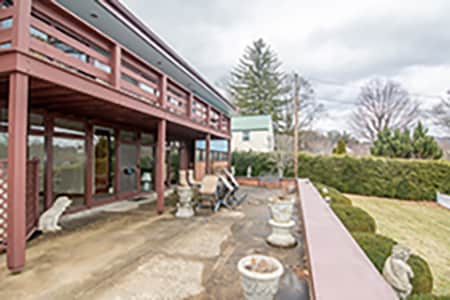 Building Photo - 206 W Main St