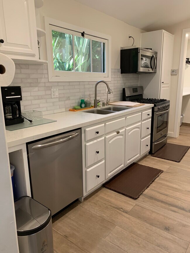 Cocina completa - 7444 Woodrow Wilson Dr