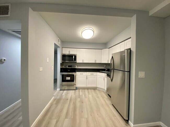 Building Photo - 1101 Pleasant Run Dr