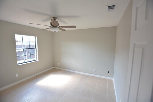 Building Photo - 3054 St Paul Dr