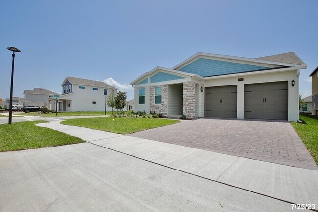 Foto del edificio - BRAND NEW - Stunning 4/3 Spacious Home wit...