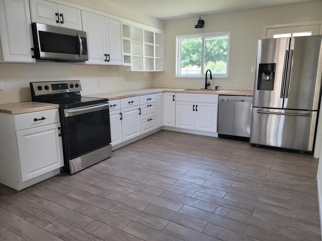 Building Photo - 3110 Bandolina Ave