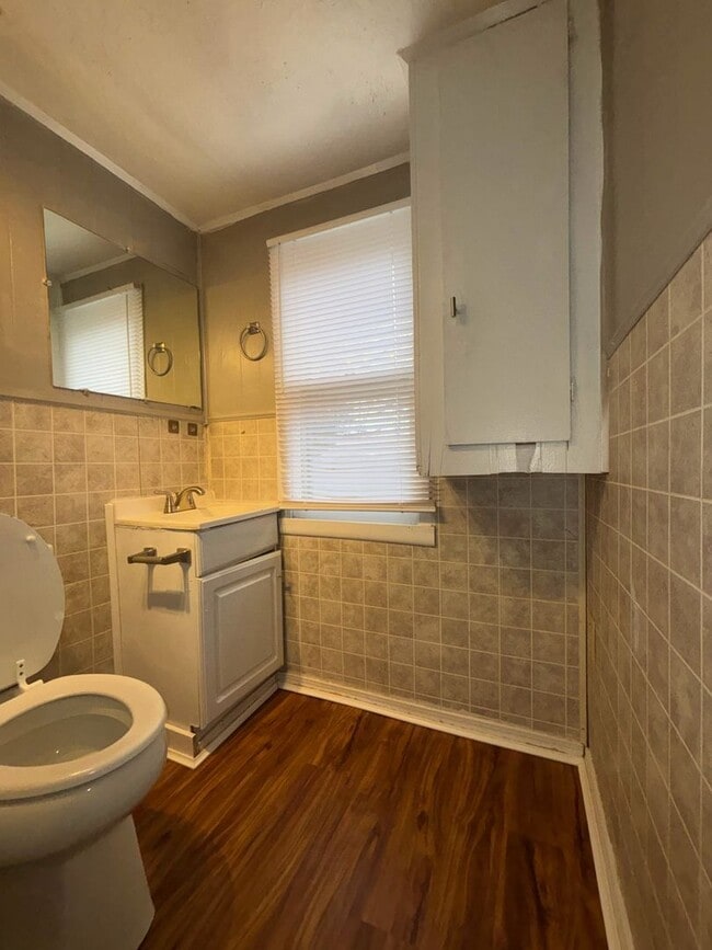 Building Photo - Affordable Elegance: 2-Bed, 1-Bath with Outdoor Oasis