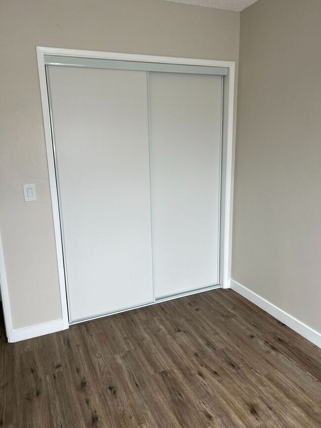 Building Photo - LB1123