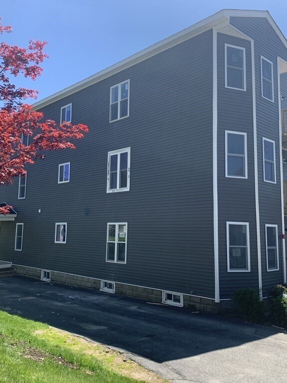 247 Pilgrim Ave Unit 2, Worcester, MA 01604 Room for Rent in