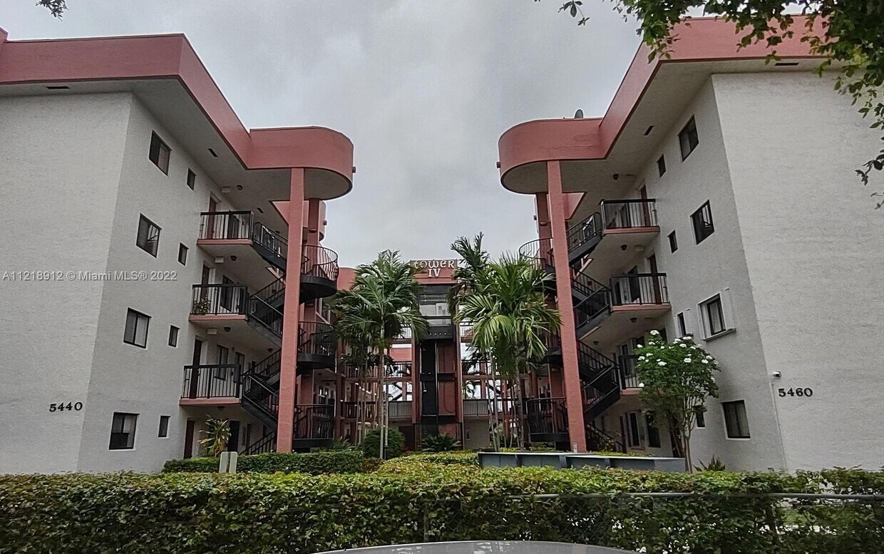 5440 W 21st Ct Unit 202, Hialeah, FL 33016 Condo for Rent in Hialeah