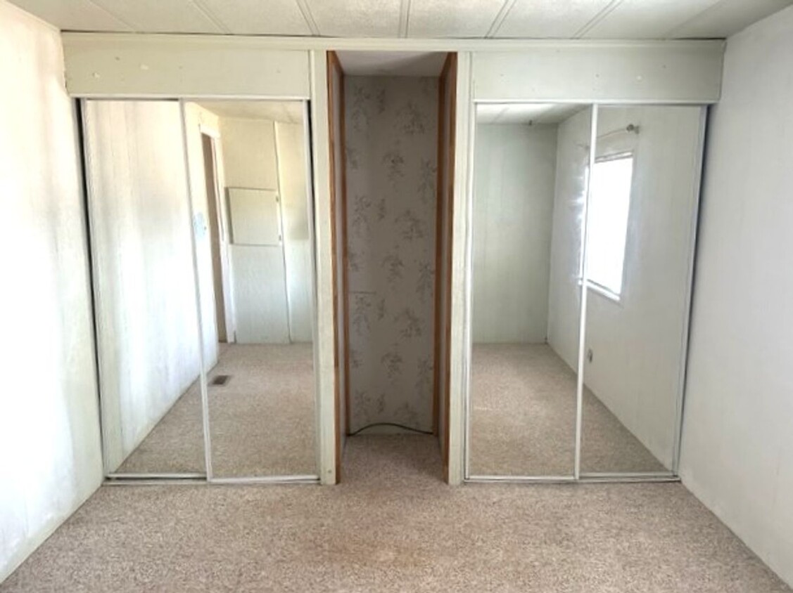 Primary Photo - 3 bedroom mobile home with garage and bonu...