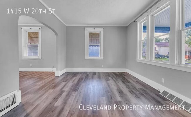 Building Photo - Renovated Lorain Home