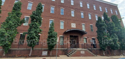 Building Photo - 210 30th Ave N