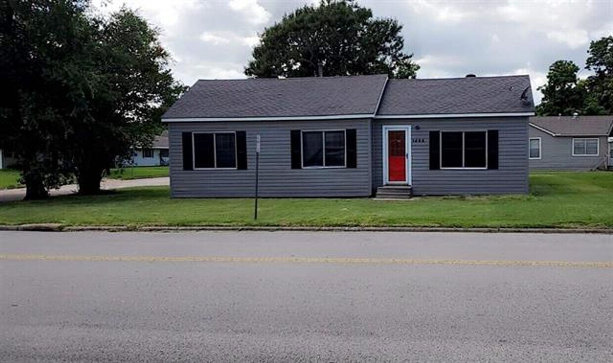 Beautiful just remodeled 6 bedroom 2 bathr... House Rental in Port Neches, TX