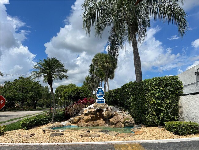 Building Photo - 13951 Kendale Lakes Cir