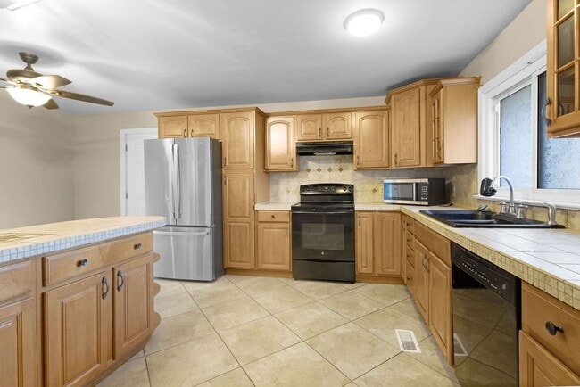 Photo - 4 Bed 2 Bath Home for Rent !