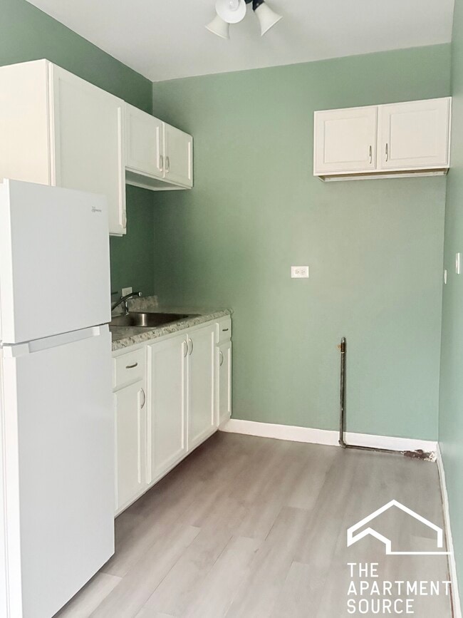 Building Photo - 6226 S Western Ave