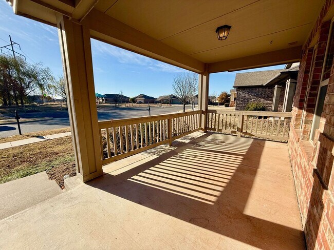 Building Photo - Great Family Home, Great Neighborhood