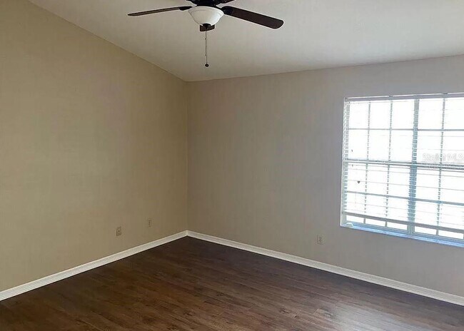 Foto del edificio - 128 Meadow Blvd