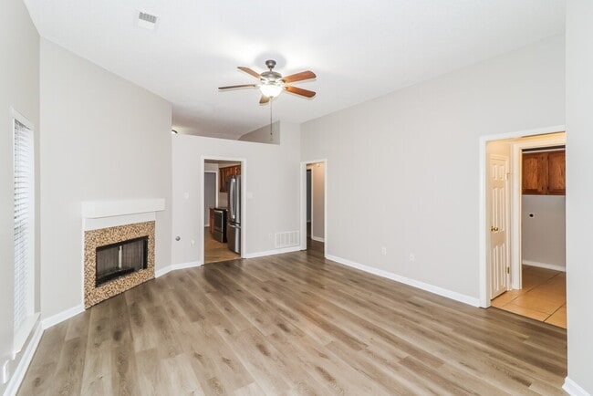 Building Photo - 761 Grant Dr