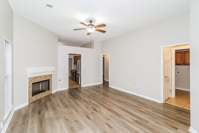 Foto del edificio - 761 Grant Dr