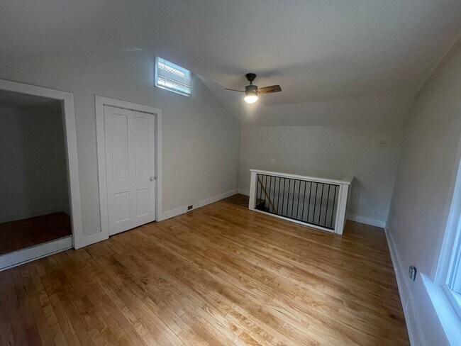 Foto del edificio - Charming Lower East Side Cottage Steps from Brady Street