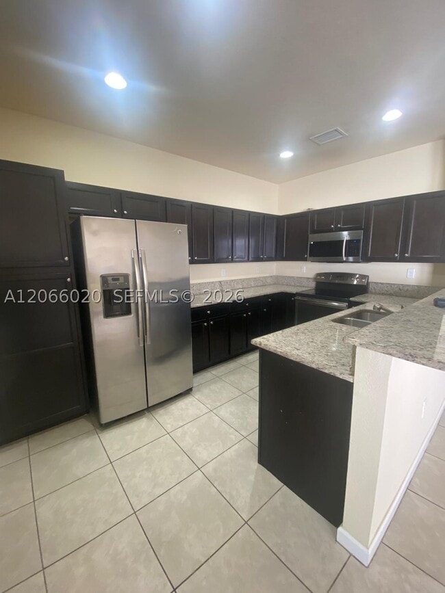 Building Photo - 9438 SW 171st Ct