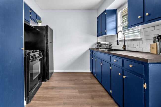 Photo - 1532 Santa Monica St Apartments