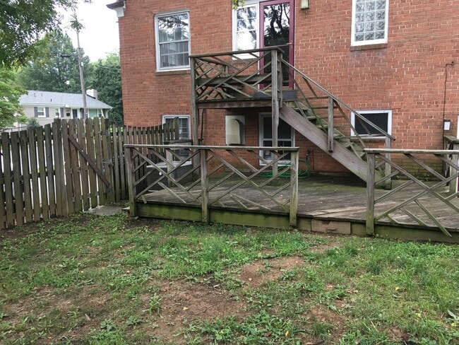Backyard - 2001 N Glebe Rd