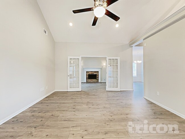 Building Photo - 295 Wisteria Blvd
