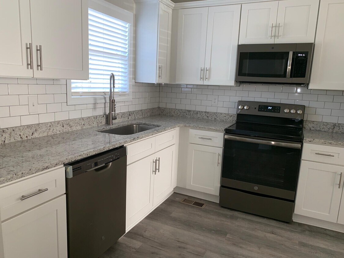 Foto del edificio - 3025 Sunny Creek Way