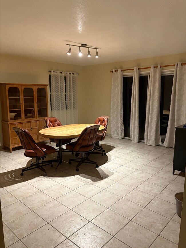 Foto del edificio - 928 E Vista del Playa Ave