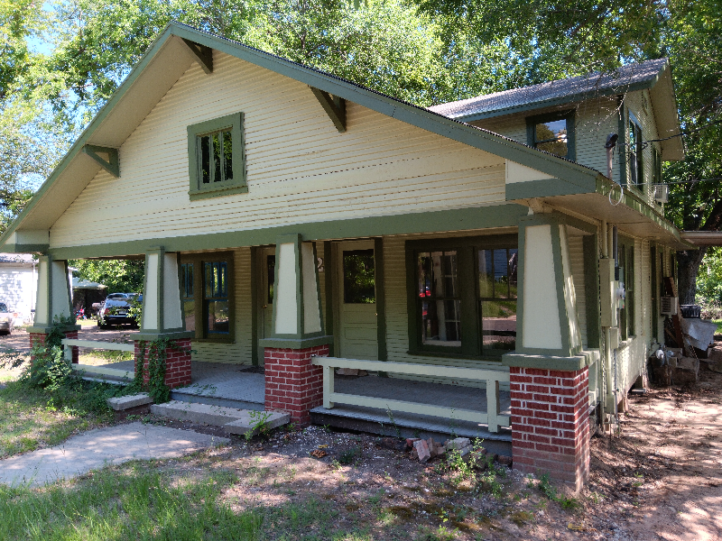 Primary Photo - 112 E Nelson St