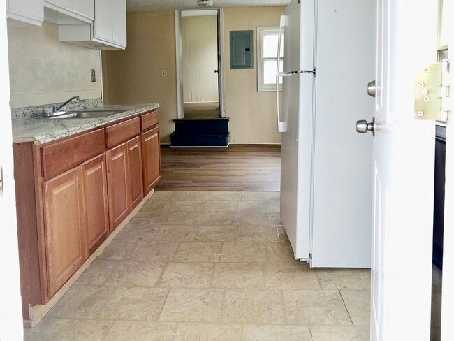 Building Photo - 26-28 E Pine St.