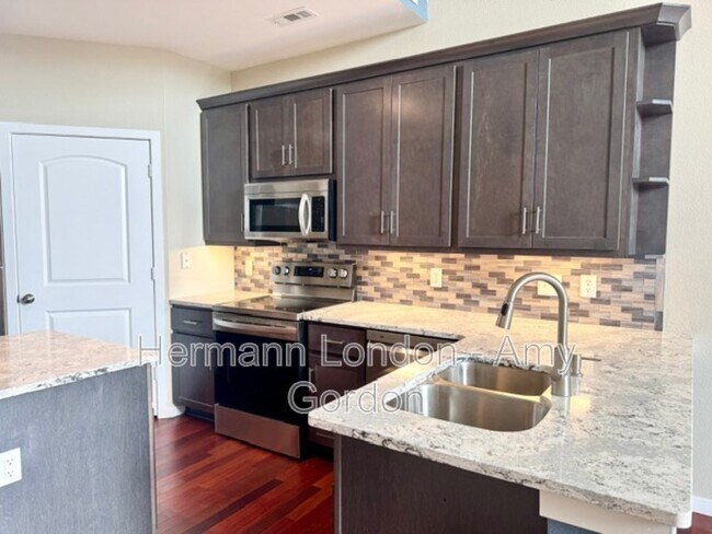 Foto del edificio - 200 S Kirkwood Rd