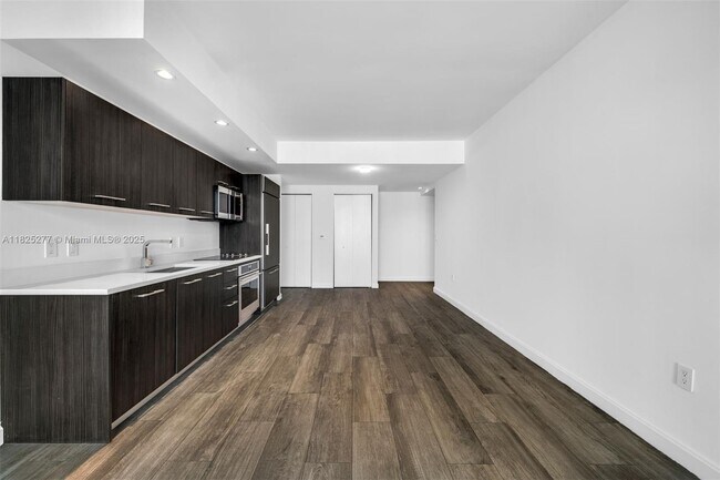 Foto del edificio - 45 SW 9th St