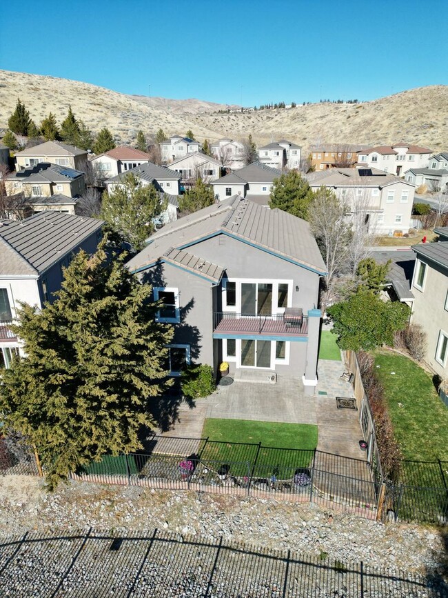 Building Photo - Gorgeous Mountain Views