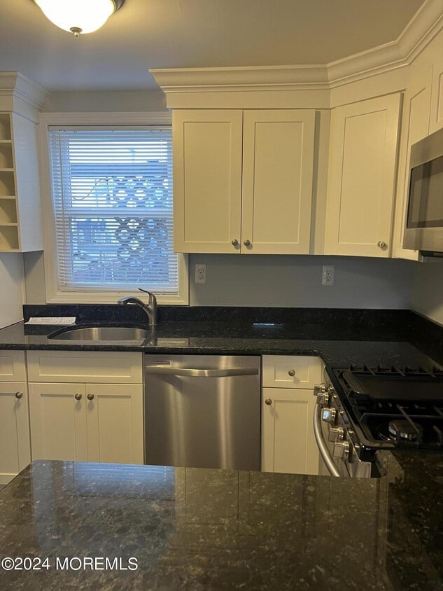 109 Ocean Park Ave Unit 1, Bradley Beach, NJ 07720 Room for Rent in Bradley Beach, NJ